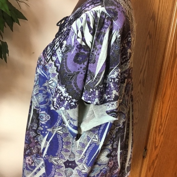 ROZ & Ali 1X keyhole tie front with cape sleeves floral lace detail in b… - Picture 5 of 14